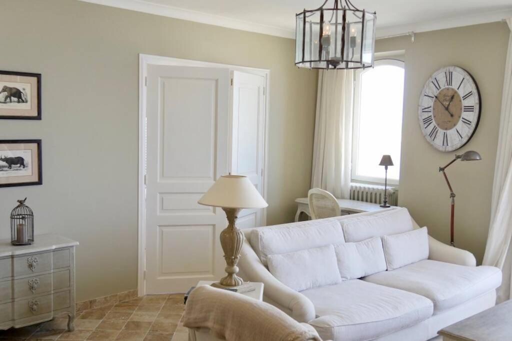 Bord De Mer - Ac, Wifi, Chic, Sea View, Beach 2 Minutes Walk Antibes Dış mekan fotoğraf
