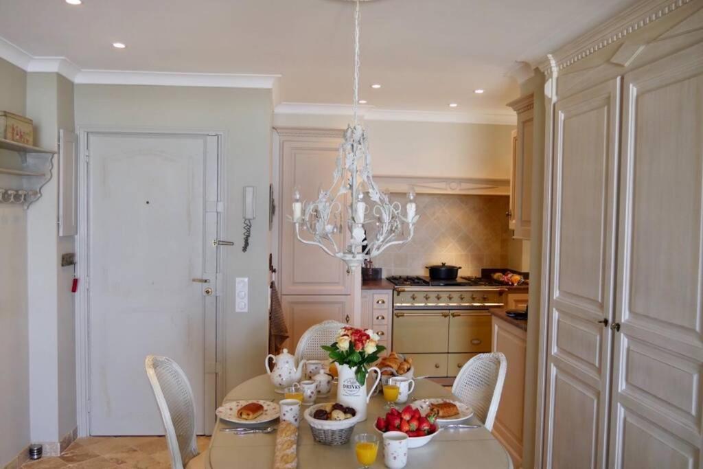 Bord De Mer - Ac, Wifi, Chic, Sea View, Beach 2 Minutes Walk Antibes Dış mekan fotoğraf